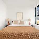 Chic & Trendy 3Bd 1Bath Escape In The Lower East Side